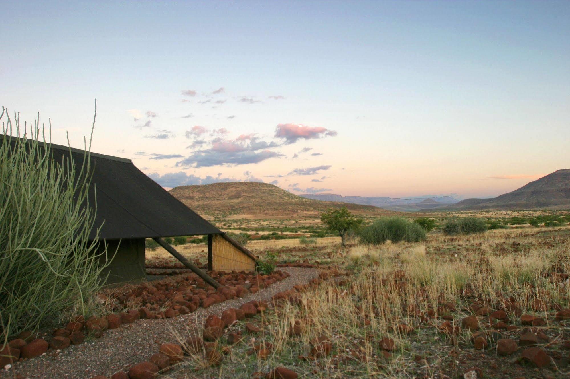 Etendeka Mountain Camp Damaraland Exteriör bild