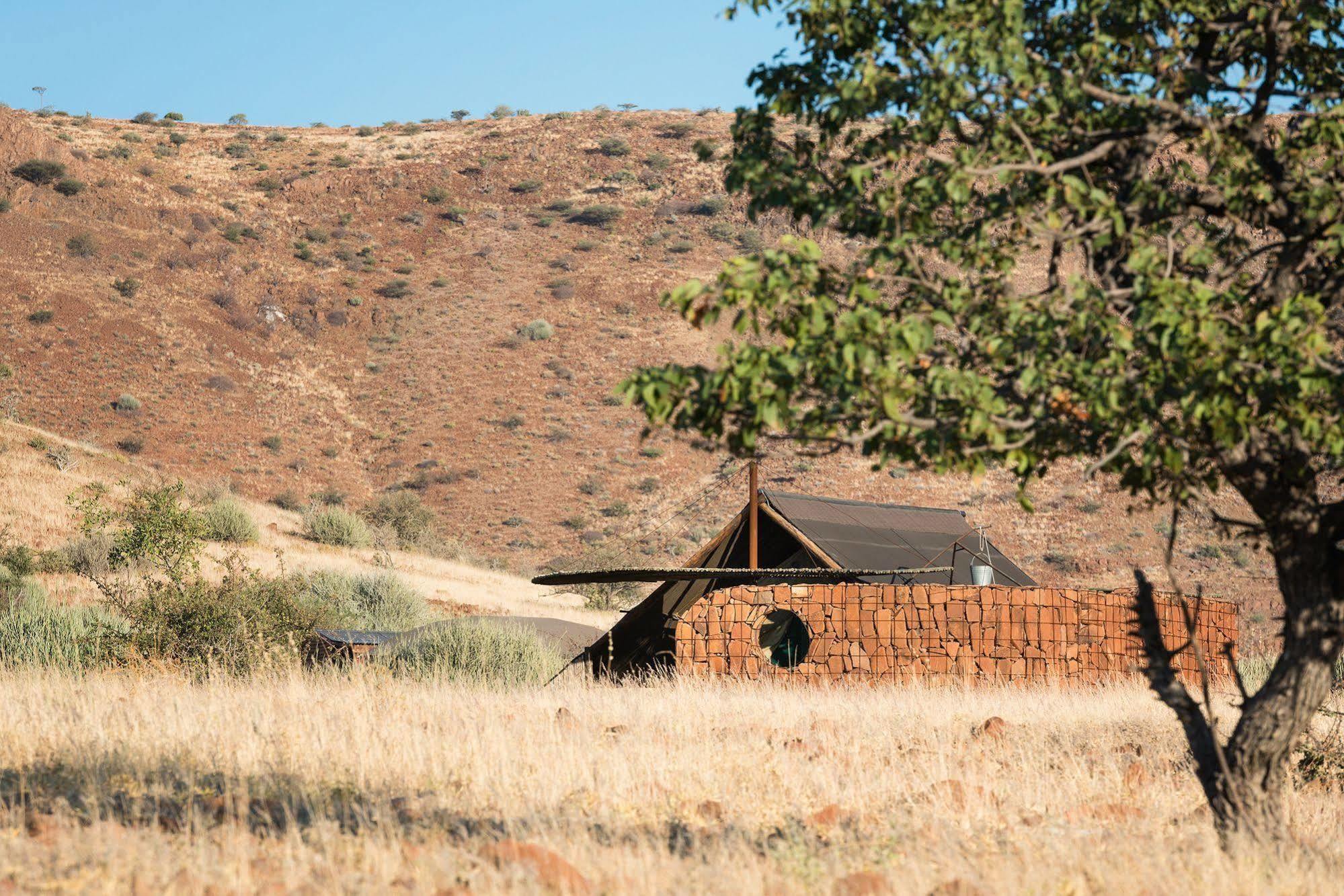 Etendeka Mountain Camp Damaraland Exteriör bild