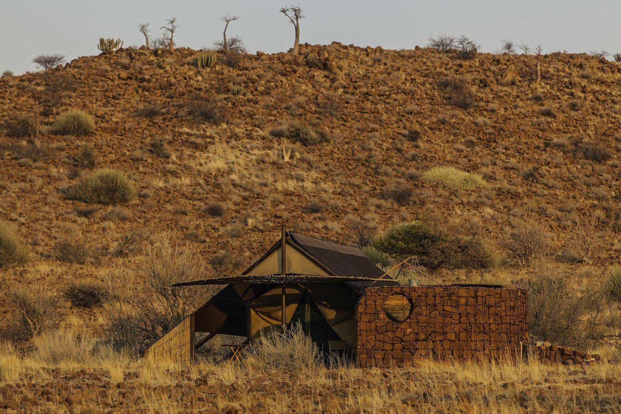 Etendeka Mountain Camp Damaraland Exteriör bild