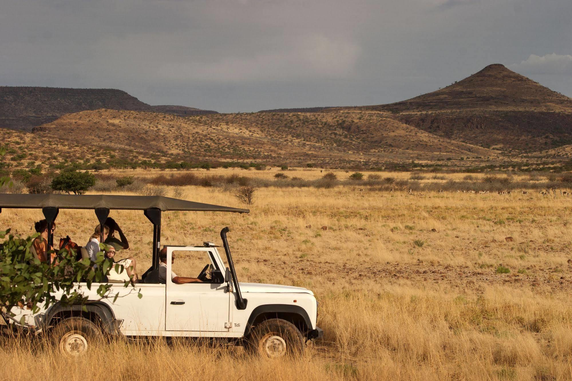 Etendeka Mountain Camp Damaraland Exteriör bild