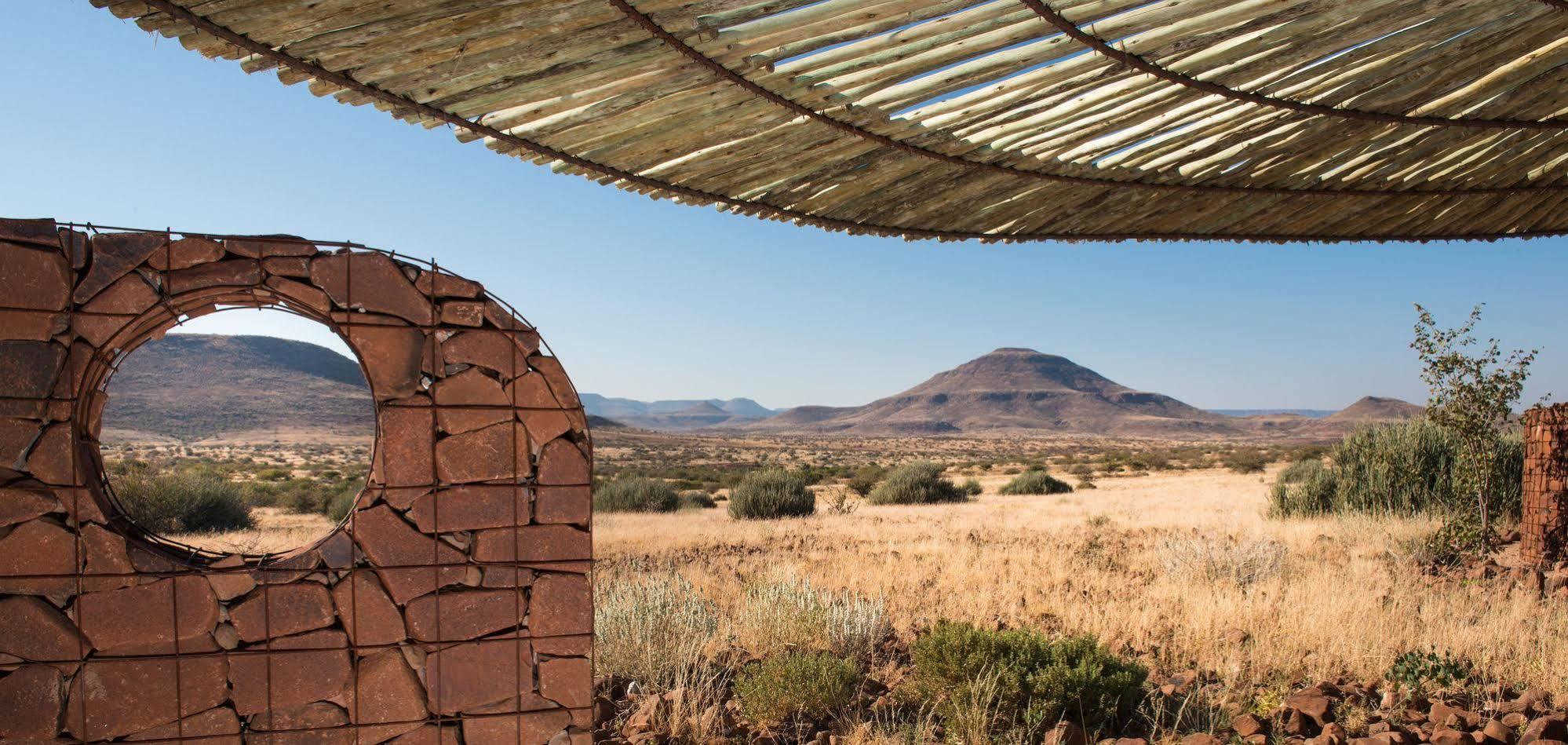 Etendeka Mountain Camp Damaraland Exteriör bild